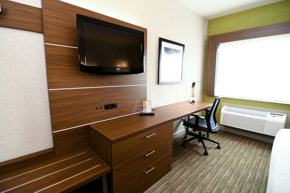 Standard Room, 2 Queen Beds - Photo 8