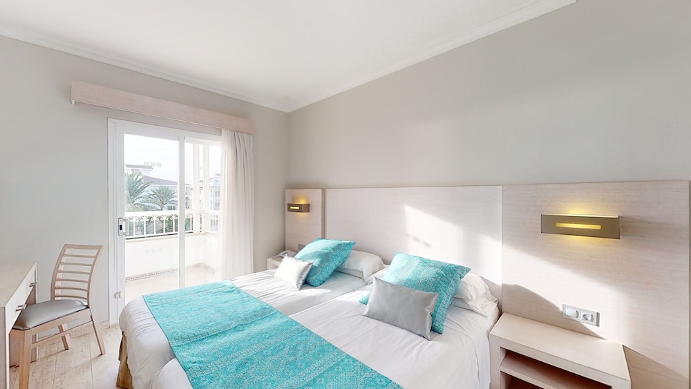 Privilege One Bedroom Apartment Side Sea View - Photo 1