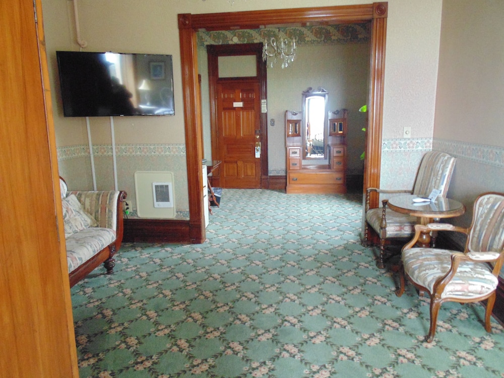Honeymoon Suite, 1 King Bed, Ocean View photo 3