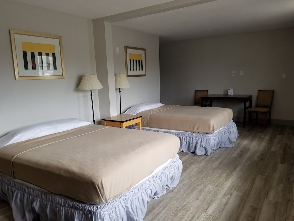 Double Room, 2 Queen Beds photo 3