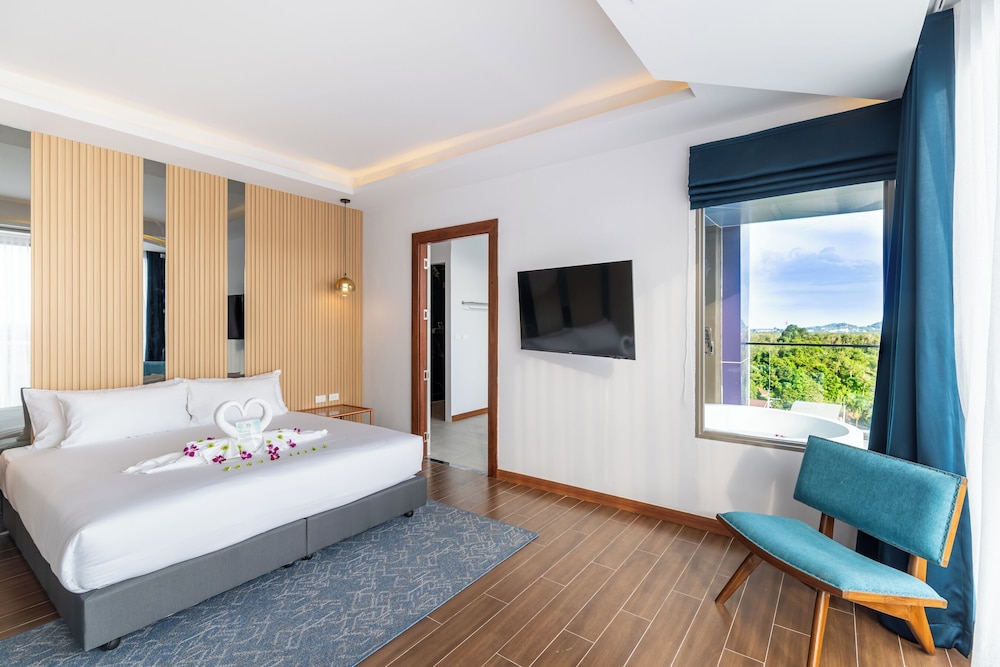 Panorama Executive Suite - Photo 13