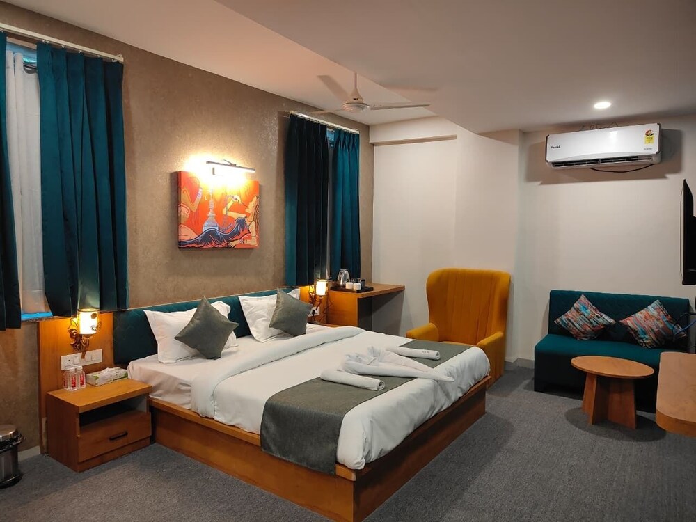 Luxury Room, City View