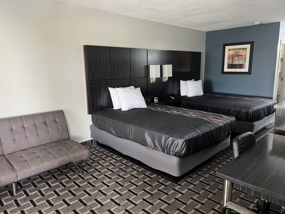 Deluxe Room, Multiple Beds, Non Smoking photo 1