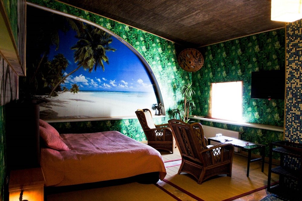 Comfort Room, Fireplace