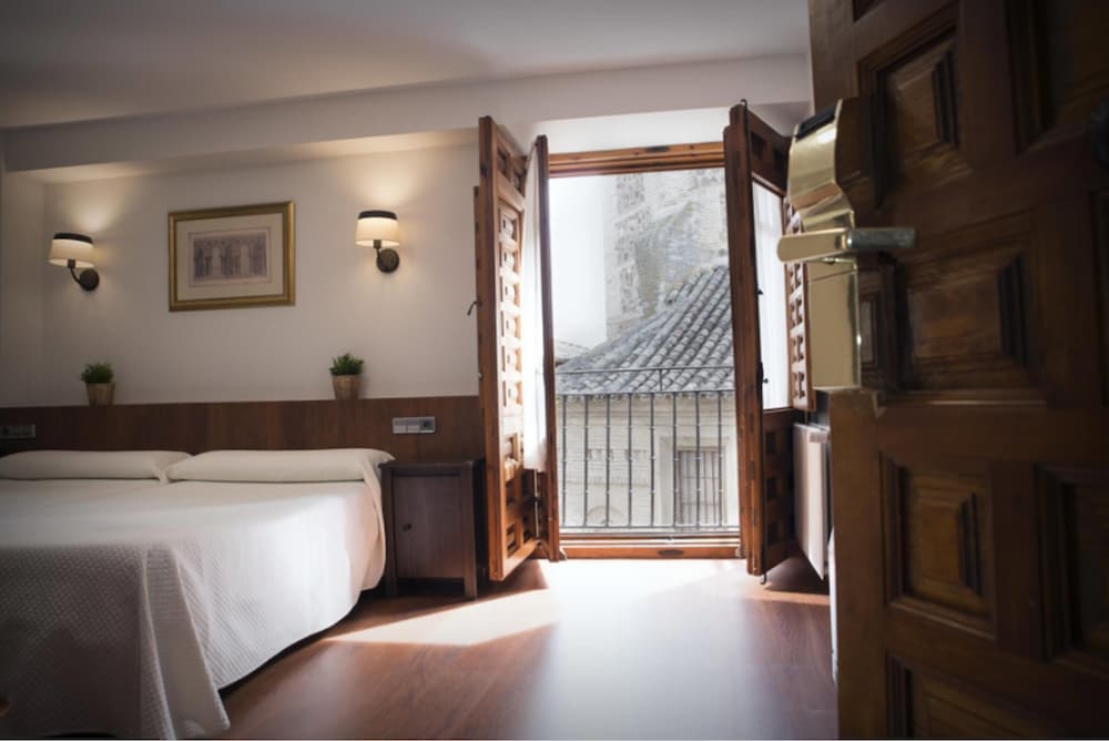 Double Room, City View - Photo 5