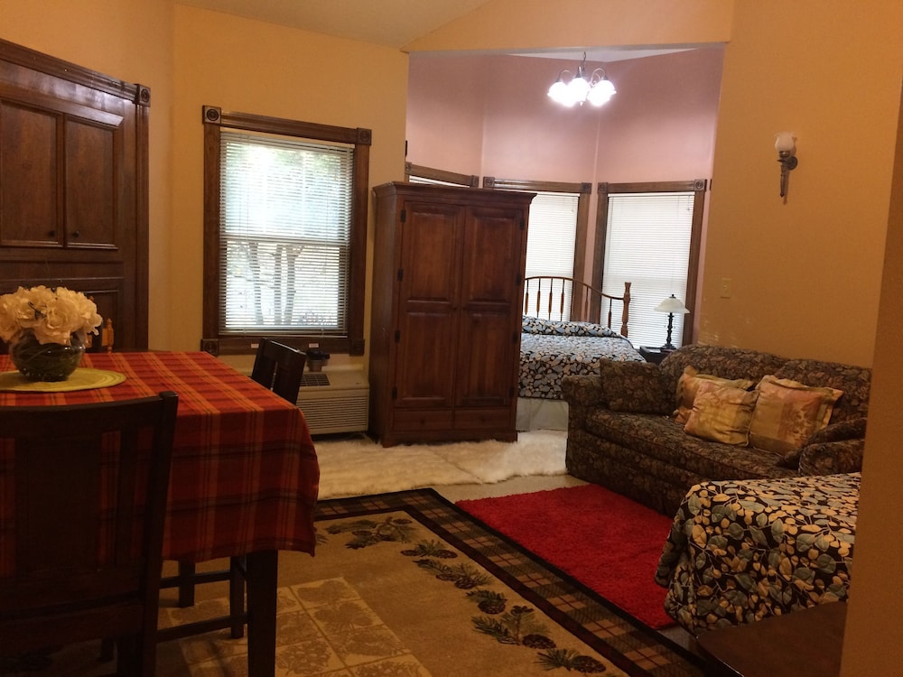 Cottage, 2 Queen Beds, Kitchenette