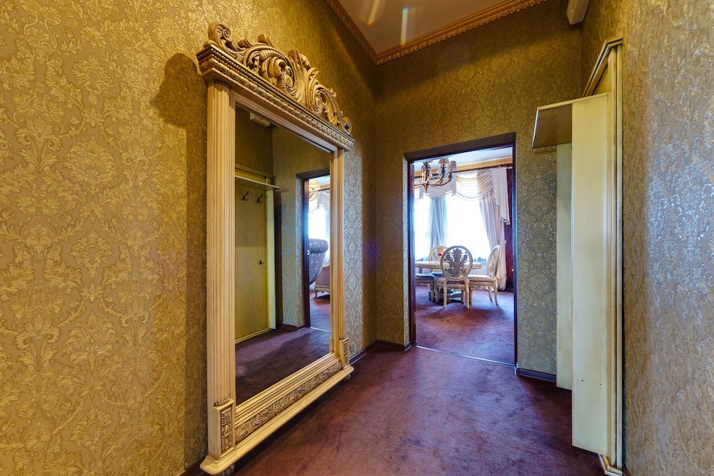 Royal Suite photo 2