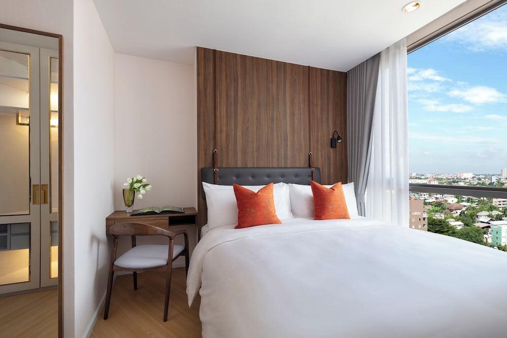 One Bedroom Deluxe King - Photo 3