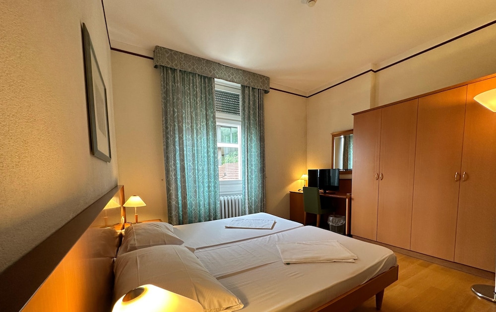Basic Twin Room