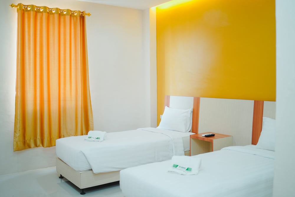Standard Twin Room - Photo 1