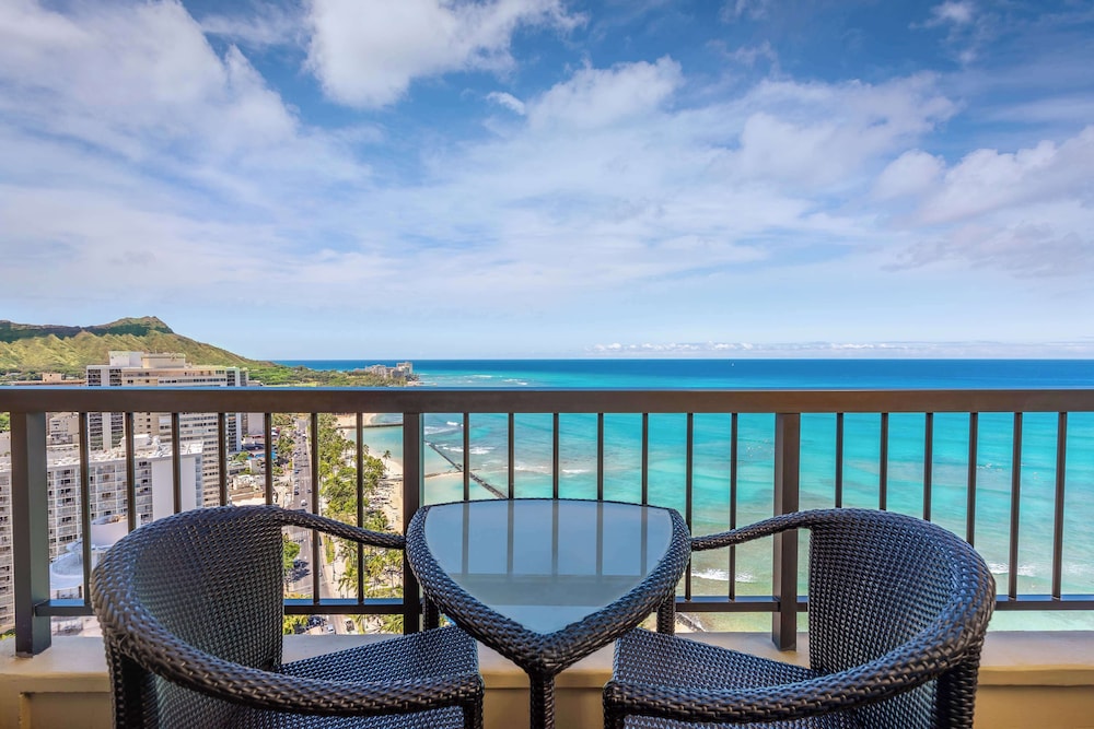 Room, 1 King Bed, Oceanfront (diamond Head)