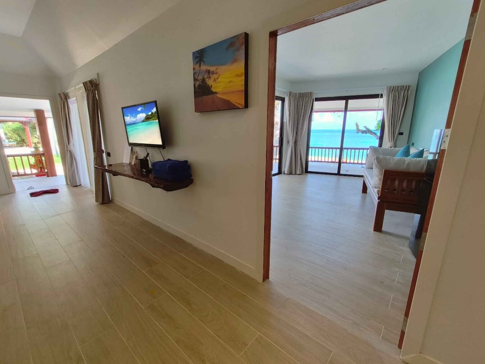 Beachfront Suite - Photo 8