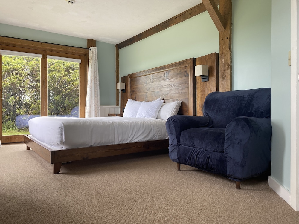 Bemis Suite w/patio photo 3