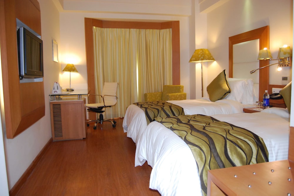 Deluxe Room Twin Bed - Photo 6