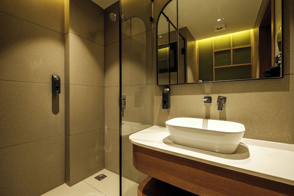 Urban Corner Room - Photo 37