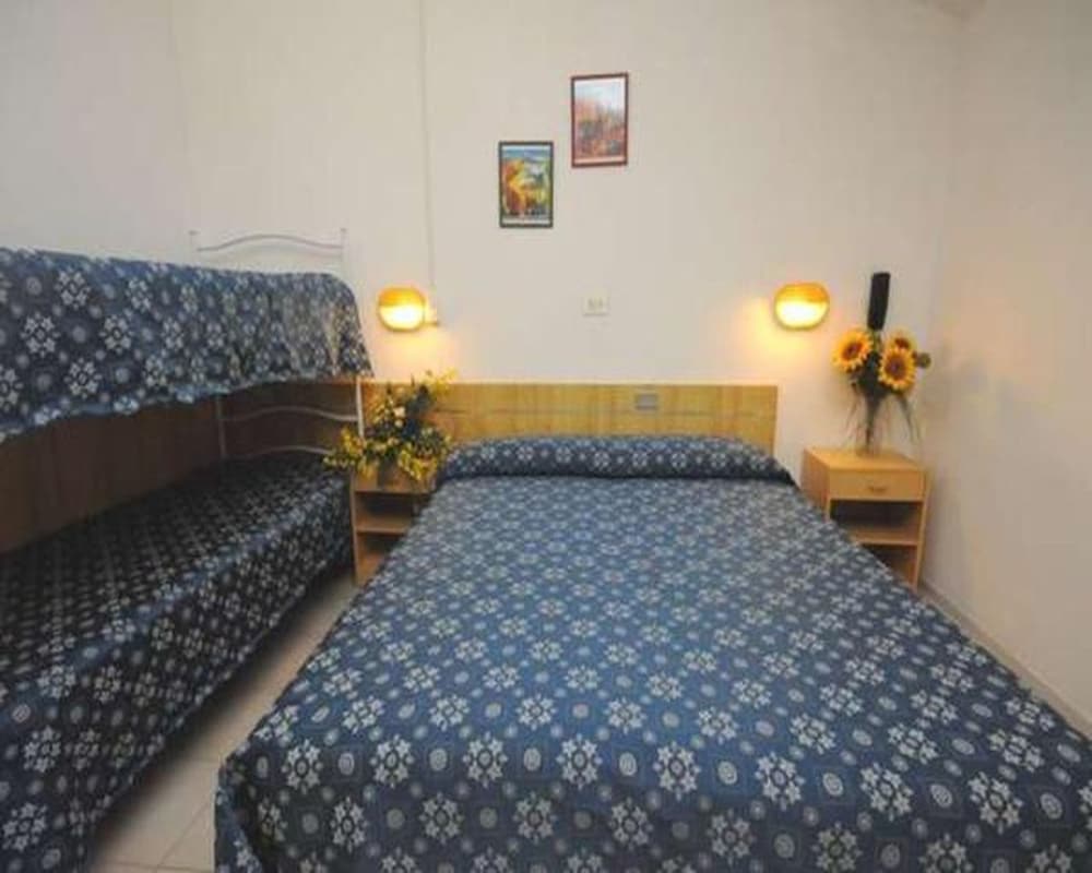 Quadruple Room - Photo 9