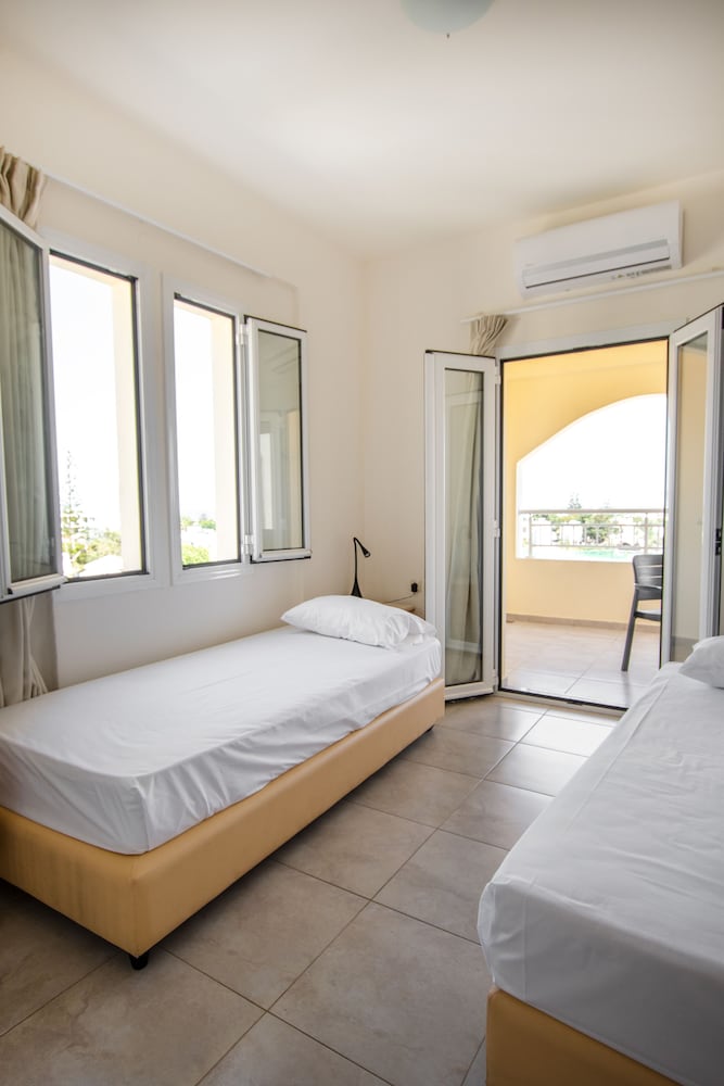 Suite, 1 Bedroom - Photo 2