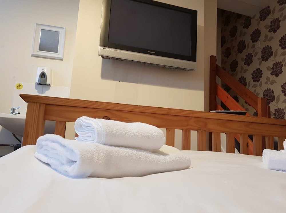 Basic Double Room, 1 Double Bed, Shared Bathroom