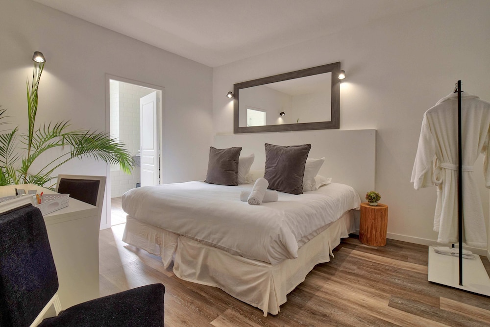 Room, 2 Bedrooms - Photo 1