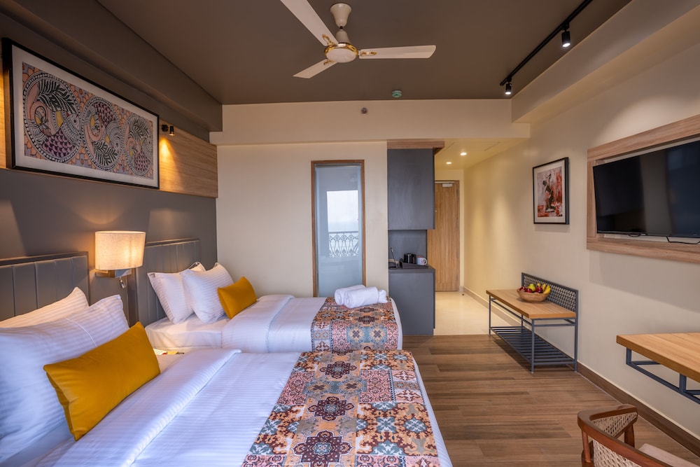 Deluxe Twin Room, Balcony, Partial Sea View - Photo 3