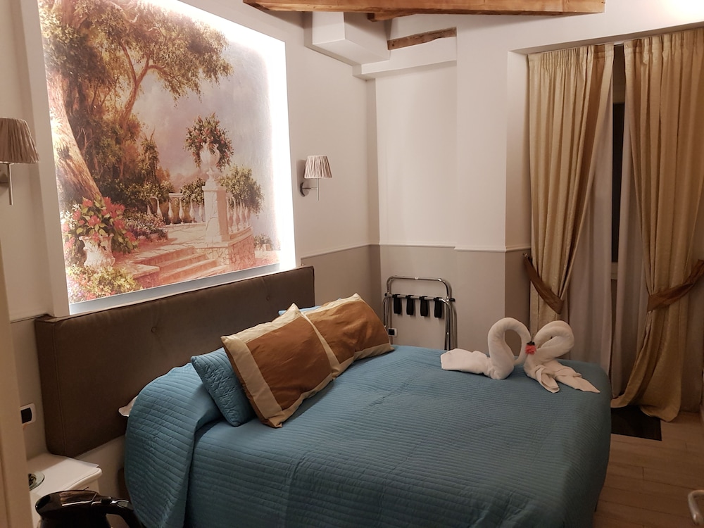 Deluxe Room, 1 Double Bed, Non Smoking photo 1
