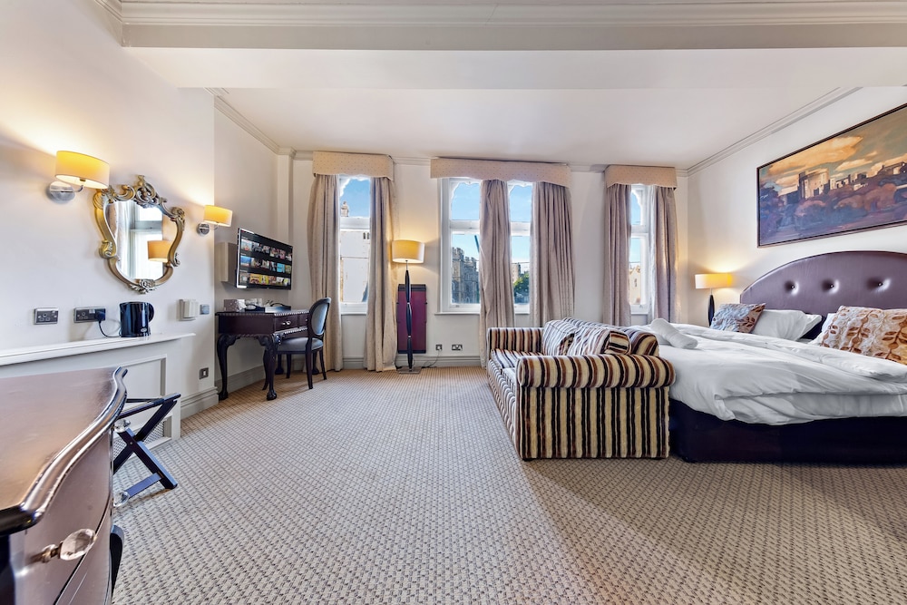 Deluxe room with castle view for four. photo 2