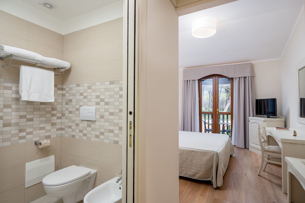 Double or Twin Room, Park View - Photo 3