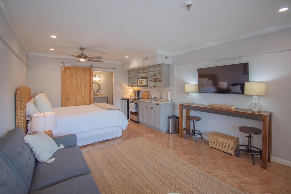 Apartment, 1 Queen Bed, Beach View photo 1