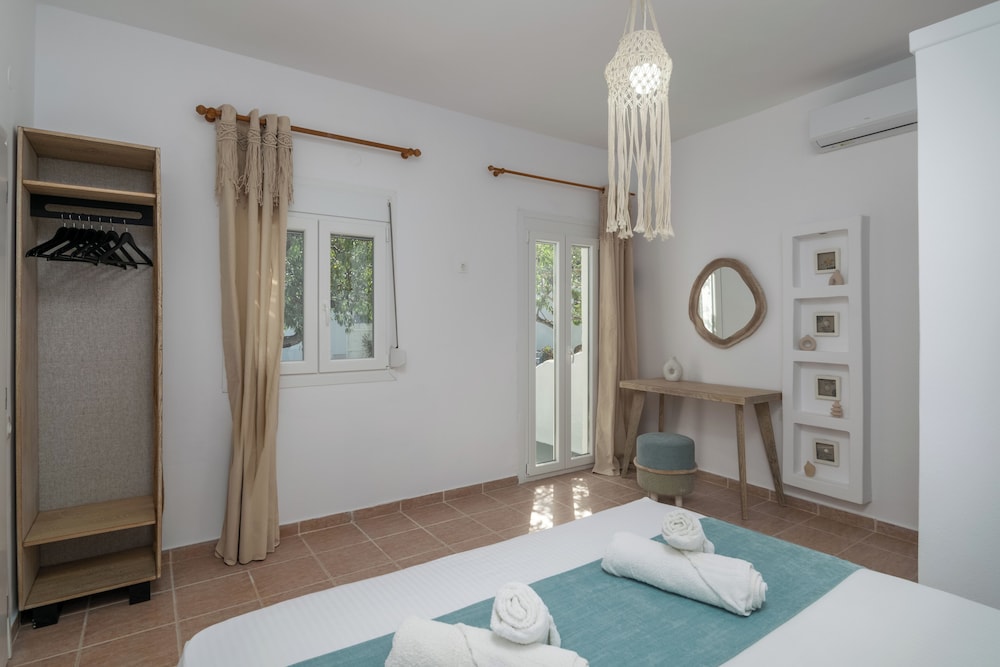 Deluxe Apartment, Partial Ocean View