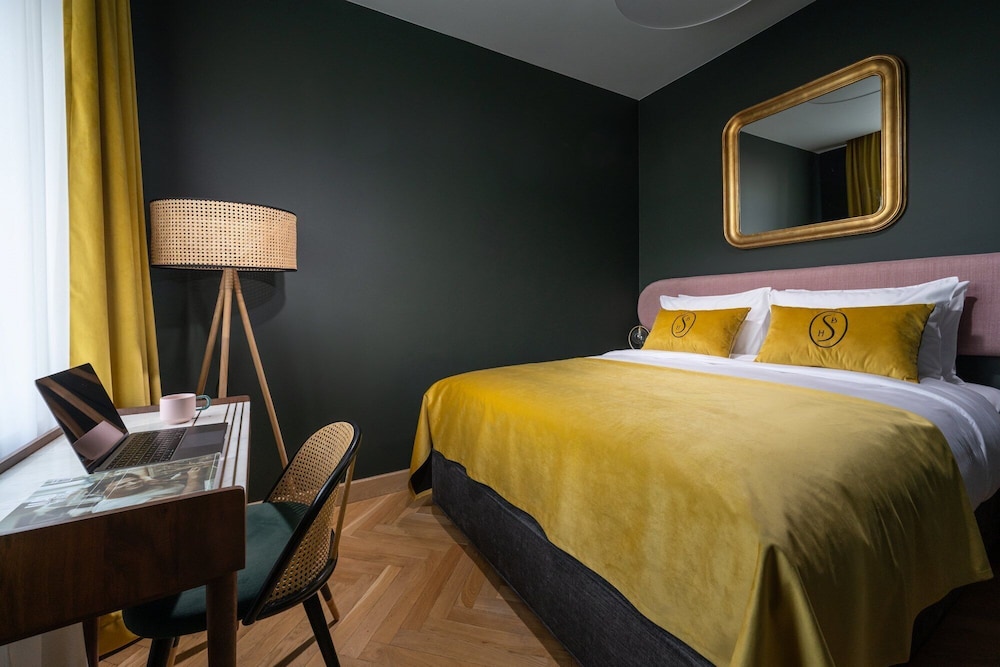 Deluxe Double Room (River View) photo 1