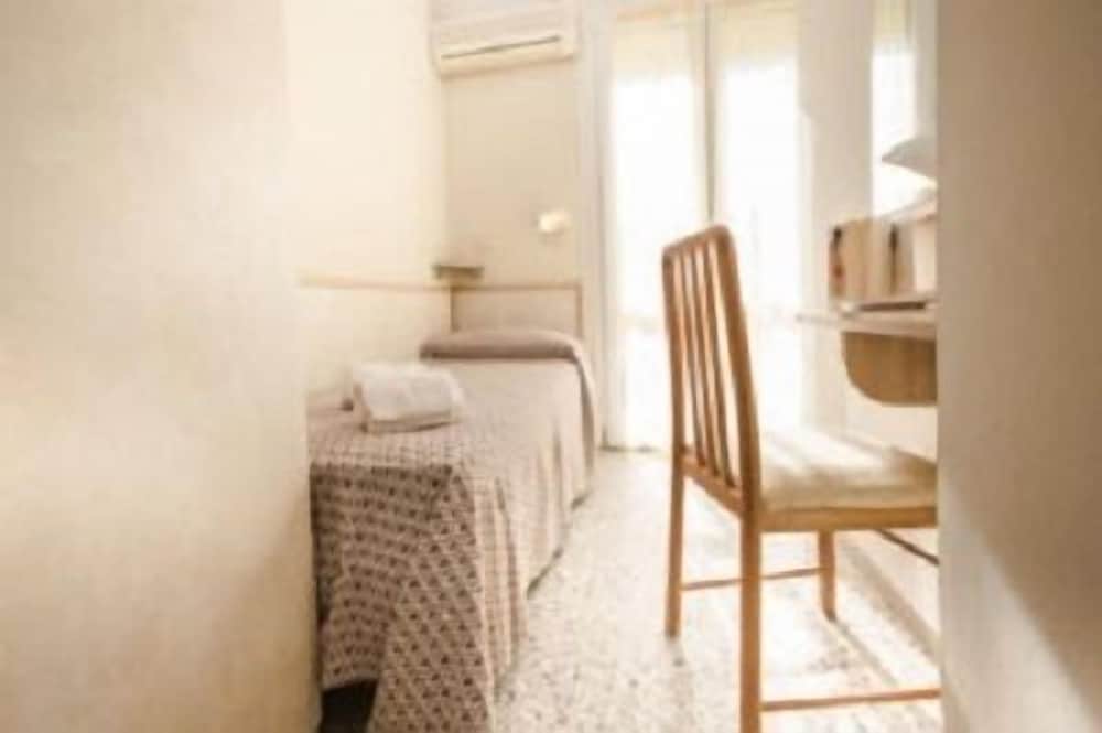 Economy Single Room (external private bathroom)