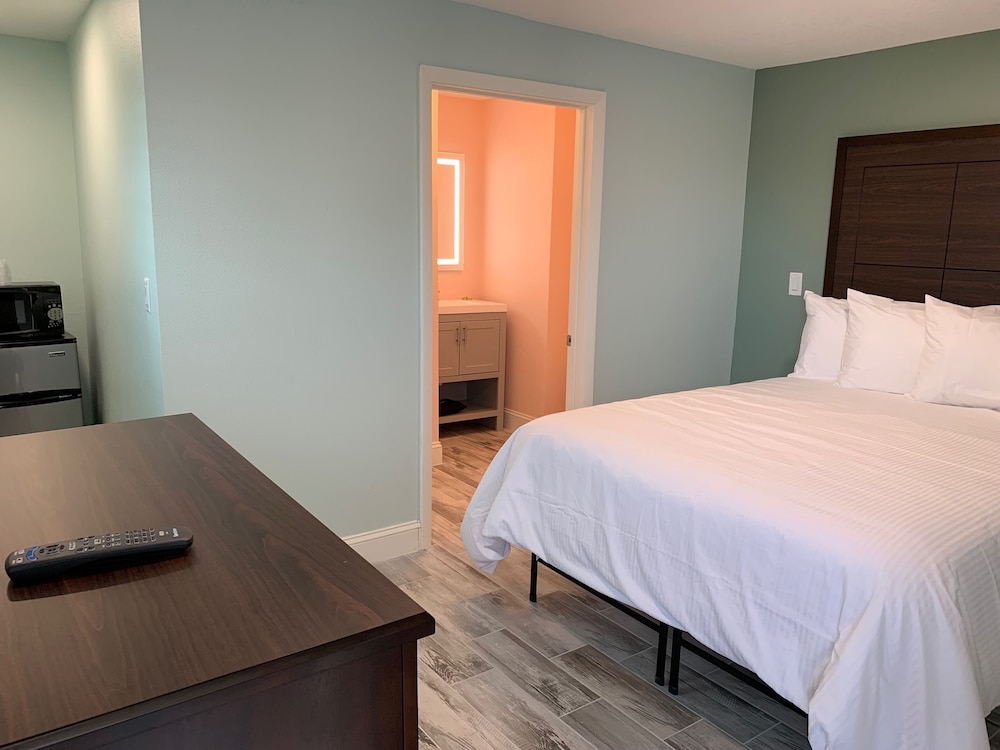 Standard Room, 1 Queen Bed, Non Smoking photo 1