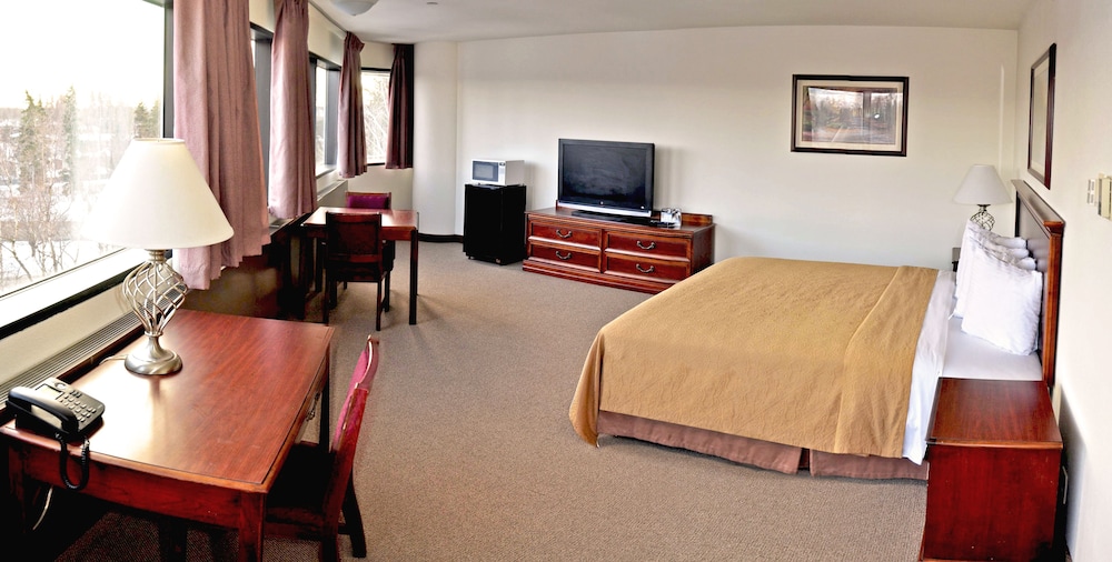 Junior Suite, 1 King Bed, Refrigerator & Microwave, Corner - Photo 2
