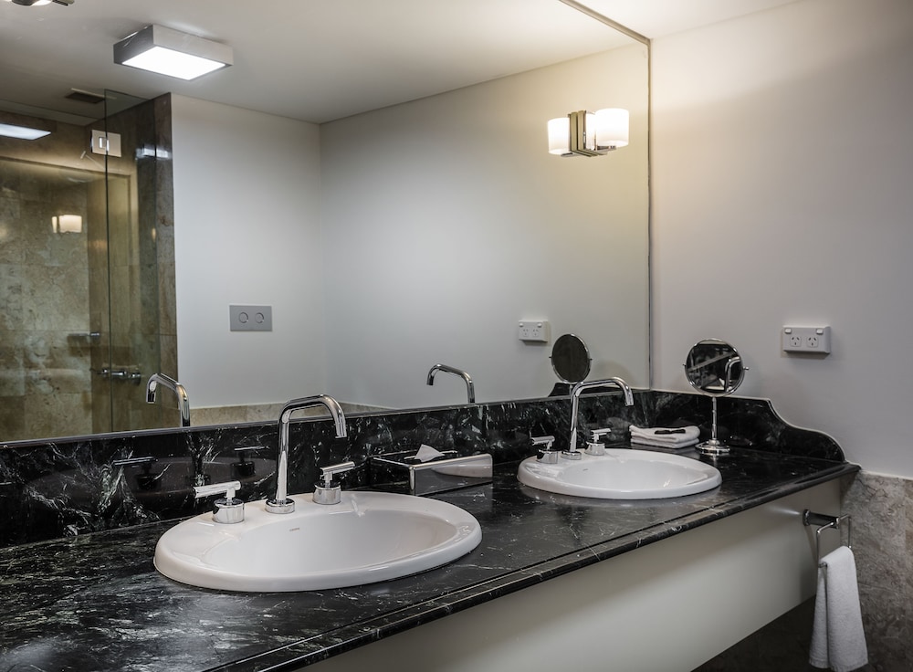 Deluxe Room, 1 King Bed, Balcony