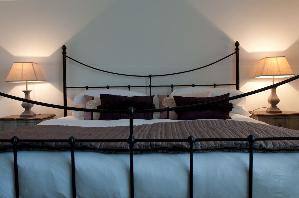 Luxury Double Room, 1 King Bed, Garden View photo 3