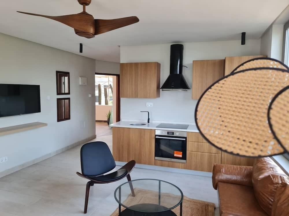 Deluxe Apartment, 3 Bedrooms, Balcony, Sea View photo 2