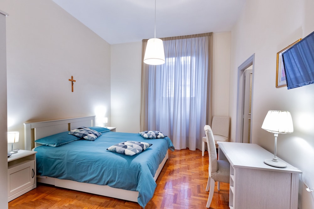Basic Double Room photo 2