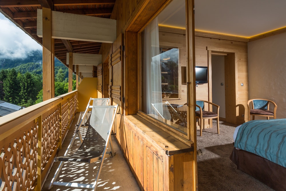 Suite - Photo 11