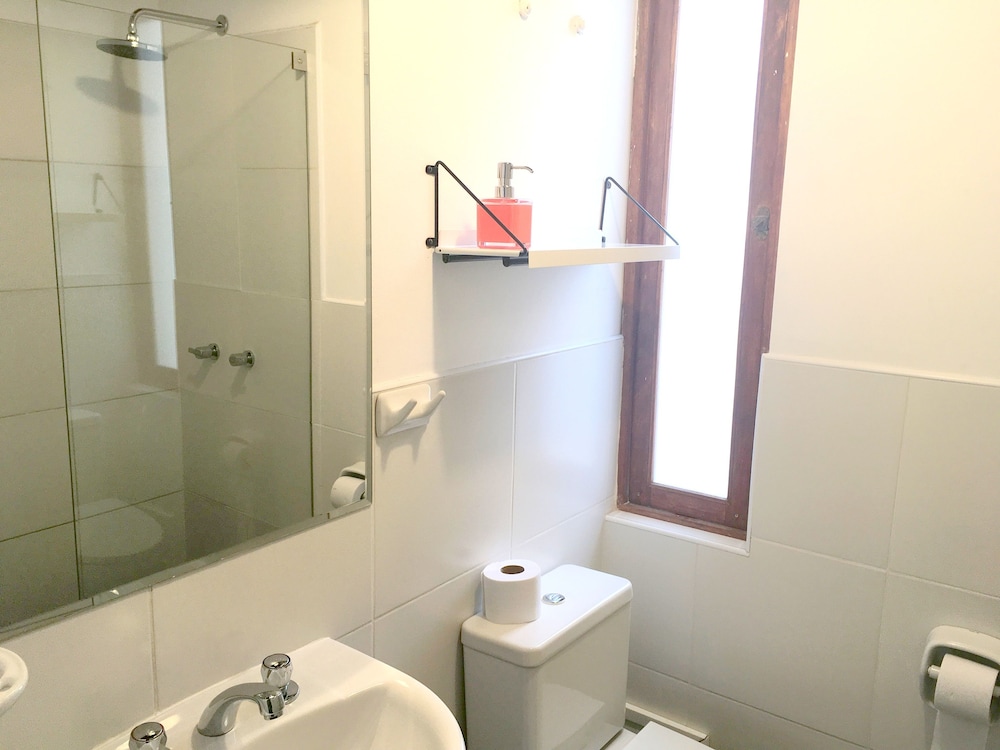 Superior Double Room, 1 King Bed, Non Smoking, Private Bathroom photo 3