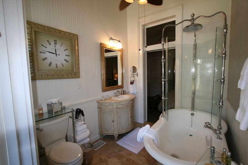 Deluxe Room, 1 Queen Bed, Garden View photo 2