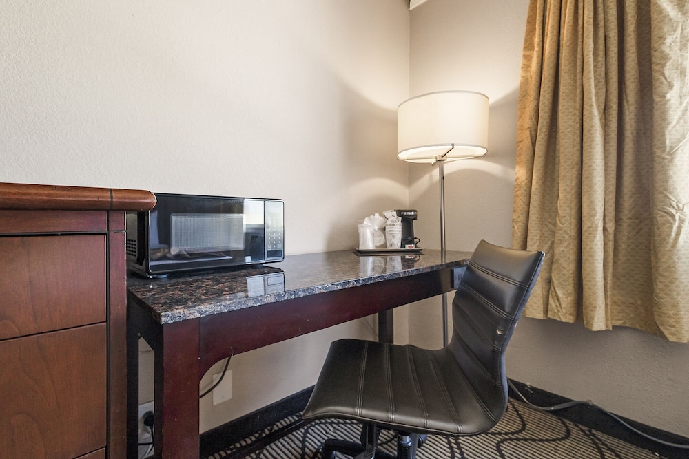 Standard Room, 1 Queen Bed, Accessible, Non Smoking - Photo 2