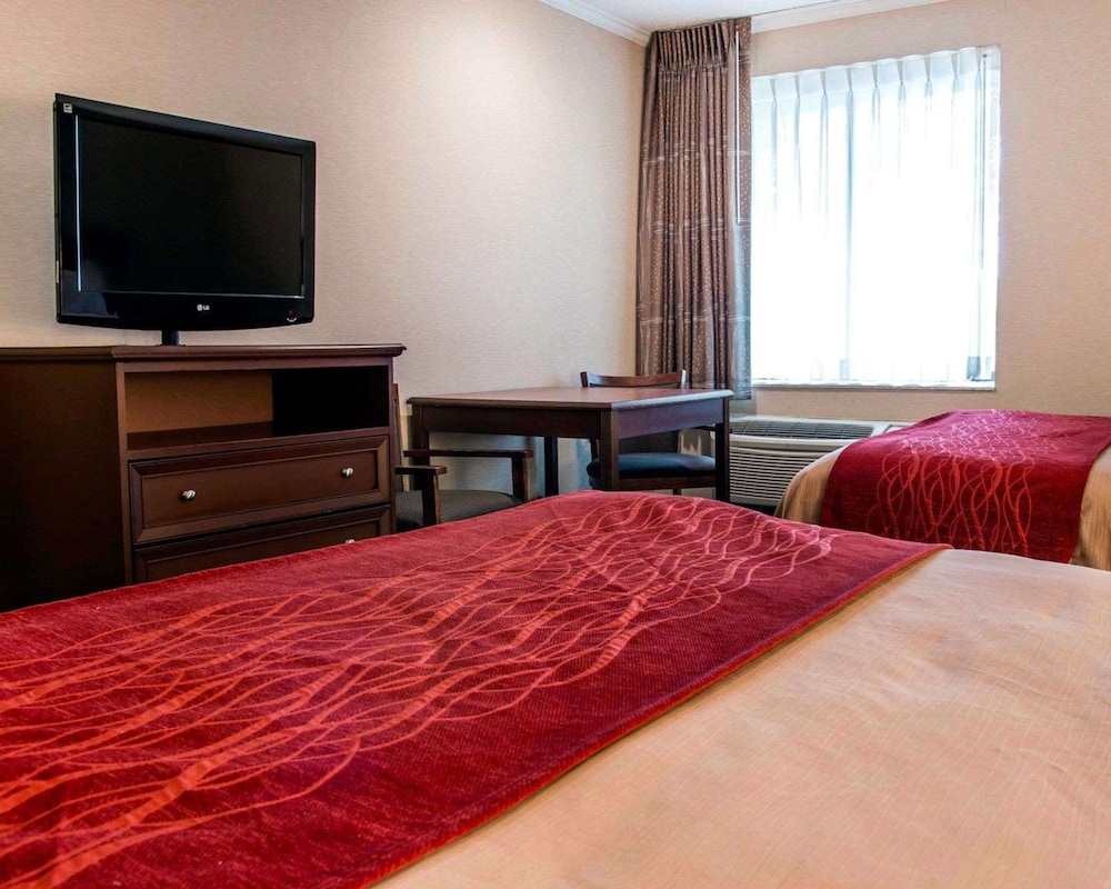 Standard Room, 2 Queen Beds, Non Smoking - Photo 3