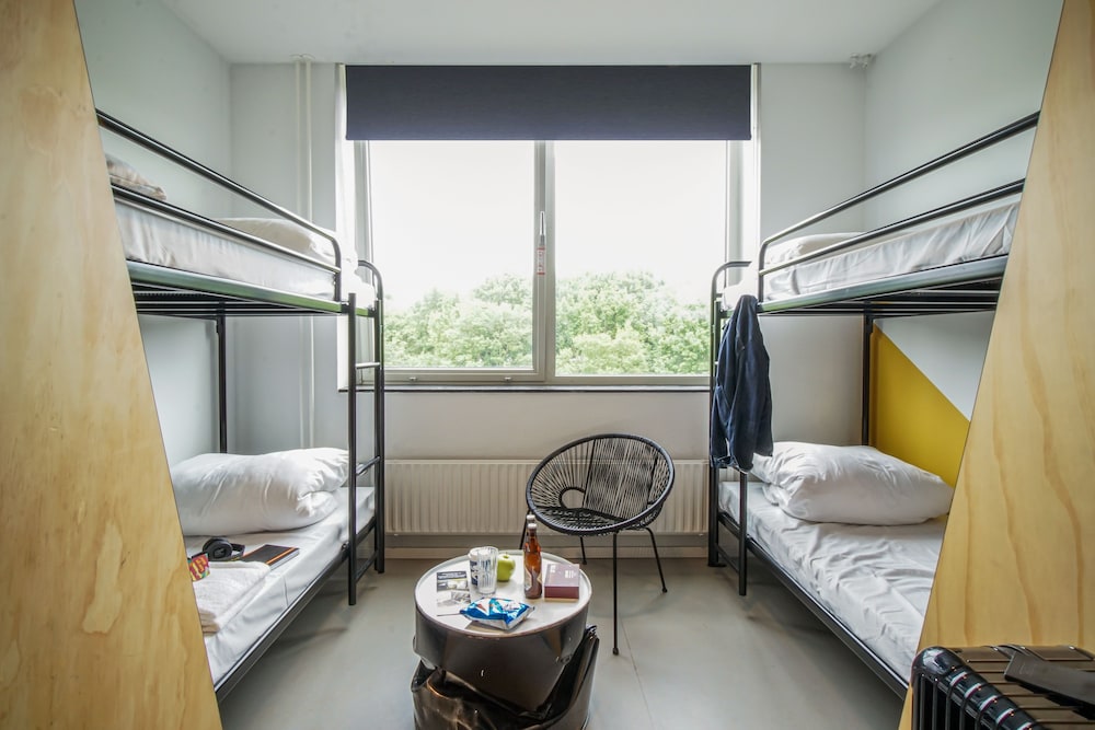 Bed in a female 8 dorm photo 2