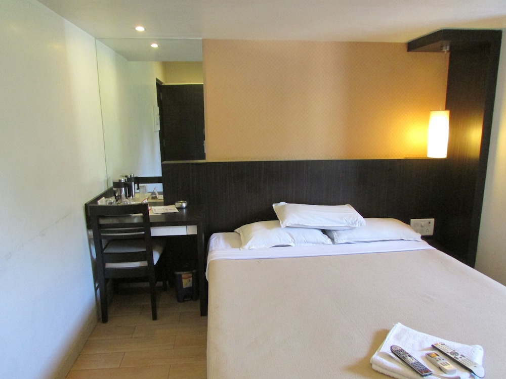 Deluxe Double Or Twin Room, Smoking, City View