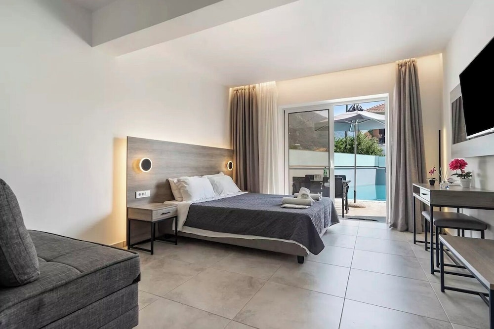 Junior Suite, Pool View