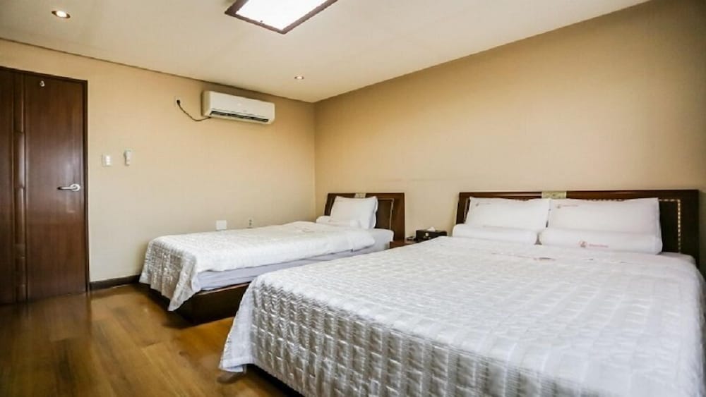 Twin Room - Photo 4