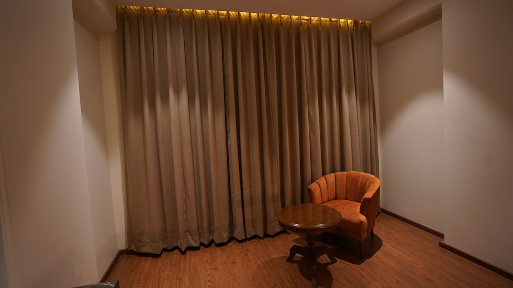 Premium Quadruple Room, Non Smoking, City View photo 3