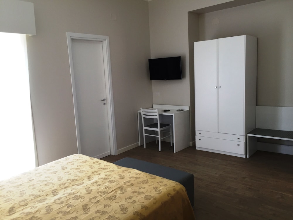 Family Room - Photo 2