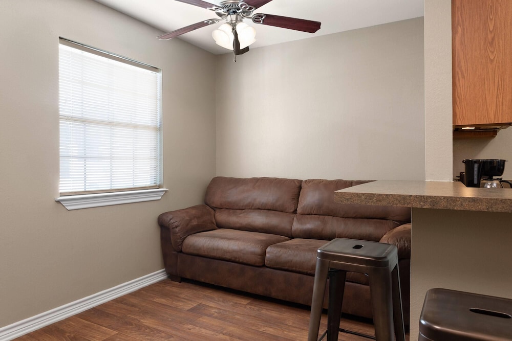 Suite, 1 Bedroom, Non Smoking photo 2