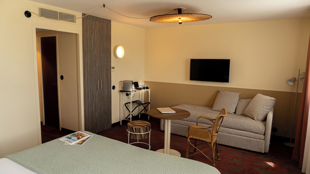 Junior Suite, 1 Double Bed with Sofa bed - Photo 6